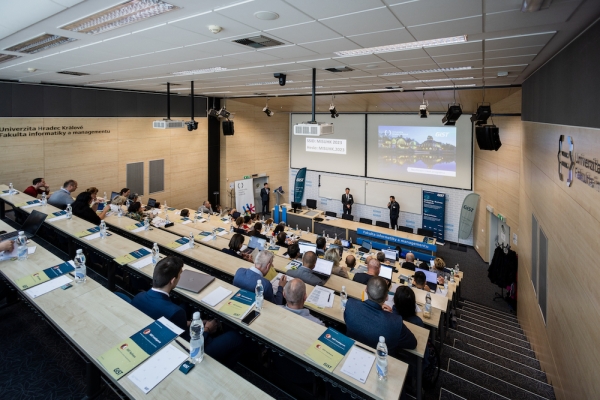 Ohlédnutí za konferencí: Přínosné využití BI pro řízení univerzit